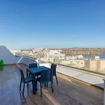 One Of A Kind 4Br Penthouse With Terrace & Views By 360 Estates