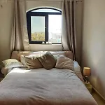 2 Bedroom Apartment Close To Centre & Seafront