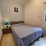 Cosy Close To Seafront A/C & Free W-Ifi