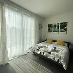 Penthouse With Distant Seaview And Shared Pool
