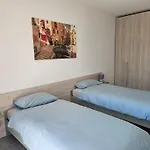 Stylish Modern Apartment.5