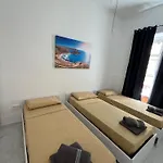 Large Full House - Sleeps 9
