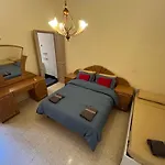 Large Full House - Sleeps 9