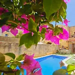 Charming Pool Side Cottage