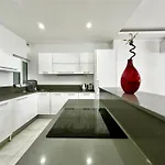 Modern Retreat In The Heart Of St Julian
