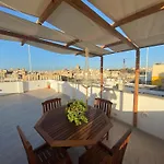 Sengleana - Bright Terraced House By The Marina, With Lift - Optional Guided Tours & Spa Services