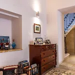 Traditional Maltese Styled 2Br Apartment With Large Maltese Balcony & Internal Yard - Located In The Heart Of Valletta - Maltese Capital City