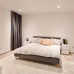 Apartment In Spinola Bay