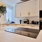 Apartment In Spinola Bay