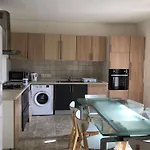 F63 Room With Sharing Bathroom Near The Beach Sliema In Sharing Apartment