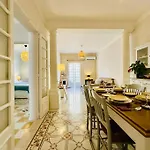 Elegant Escape, Steps To Balluta Bay, Sleeps 5