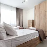 Bright And Spacious 2 Bedroom Apartment