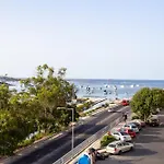 Stunning Beachfront Apt - Your Paradise Getaway