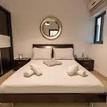 Spacious Ensuite Bedroom - Gzira