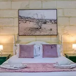 Authentic Studio With Maltese Balcony In Bormla By 360 Estates