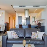 Stunning Seafront 3Br Apt With Terrace In Sliema By 360 Estates