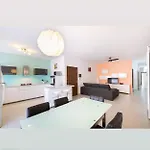 Spacious Modern Three Bedroom C Court