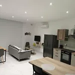 Lovely Modern One Bedroom Studio