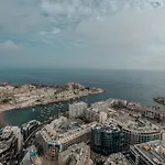 Prestigious Apartment With Common Roof Top Pool In Mercury Tower
