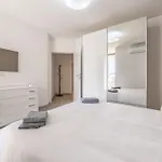 Restful Retreat Modern Apartment & Large Spaces