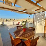 Sengleana - Bright Terraced House By The Marina, With Lift - Optional Guided Tours & Spa Services