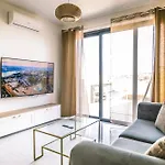 Stylish Duplex 3 Bedroom Jacuzzi, Bbq, Scenic Views