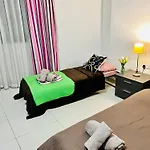 Seaside Spinola Apt In St Julians, Queen Beds