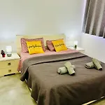 Cosy Seaside Apt, 200M From The Seafront