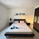F62 Room With Sharing Bathroom Near The Beach In Shared Apartment