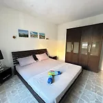 F62 Room With Sharing Bathroom Near The Beach In Shared Apartment