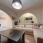 Cosy 3Br Home Apt With Private Balcony In B'Bugia
