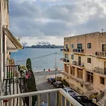 Cosy 3Br Home Apt With Private Balcony In B'Bugia