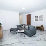 Modern Cosy Fully Equipped Apartment