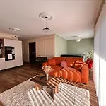 New Luxury Apartment With Indoor Jacuzzi Hot Tub