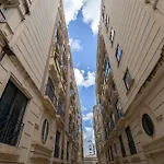 Elegant Central Apartment