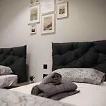 Flat 1, Spacious 3 Bedroom Near Beaches And Countryside