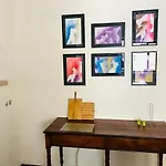 Central Comfort - 4 Bdr Apartment, Artfully Designed