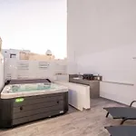 Townhouse With Jacuzzi And Bbq, Near Balluta Bay Beach
