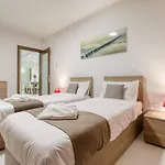 Grand 3Bed Burseley Terrace Fl8 Swieqi By Homely