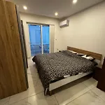 3 Bedroom Maisonette Next To Pacaville