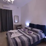 Xl Seafront Home In Sliema