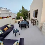 Bargain Beautiful Villa With Lots Of Outdoor Space Sleeps Large Groups Easily Check It Out