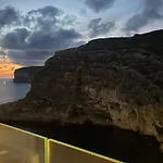 Xlendi - Seafront 2 Bedroom Apartment, Fully Air-Conditioned And Equipped With All Amenities