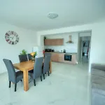 Spacious Seafront 2 Bedrooms With Hot Tub Gogzr-5