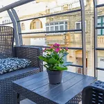 Bright,Stylish 2Bedroom Apartment In Village Centre