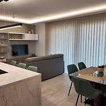 Skyline Modern Apartment