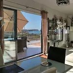 Spacious Penthouse With Hot Tub & Amazing Views!