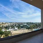 Skyline Modern Apartment