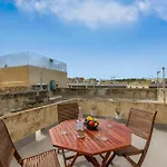 Magnificent Sea View Penthouse Cospicua - Happy Rentals