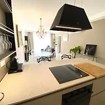 Mia Black Luxury Suite - With Private Pool Spa